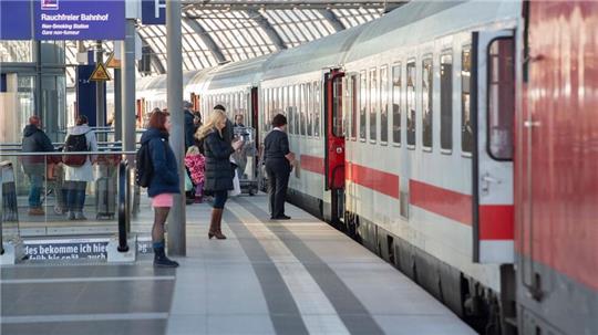 Bahnfahrer können sich voraussichtlich über eine wieder freie Strecke freuen. (Archivbild) 