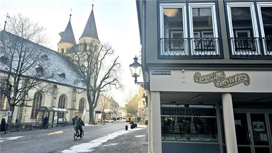 Bald Baustelle: Am Donnerstag soll der Wasserrohrbruch auf der Rosentorstraße repariert werden. Deshalb fällt am Donnerstag der Unterricht am Ratsgymnasium aus.