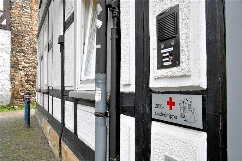 Bald ist ein Schilderwechsel erforderlich: Ab dem 1. August soll die DRK-Kinderkrippe unter Regie der Stadt Goslar laufen. Die politischen Beratungen beginnen am 8. Juni. Der Rat entscheidet endgültig am 27. Juni. Foto: Heine