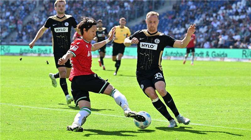 Hannover verpflichtet Abwehrspieler Neubauer von Elversberg Bald spielt Elversbergs Maurice Neubauer selbst in Hannover.