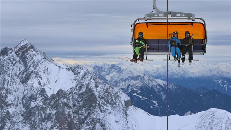 Bald startet der Skibetrieb auch an der Zugspitze. (Archivfoto) 