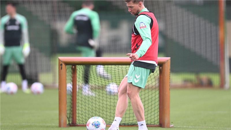 Bald wieder auf dem Platz: Mitchell Weiser bleibt in Bremen. (Archivbild)