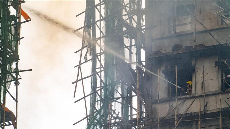 Bambus-Gerüste haben den Brand wohl beschleunigt. 