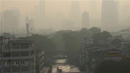Bangkoks Skyline liegt häufig unter einer giftigen Smog-Wolke.