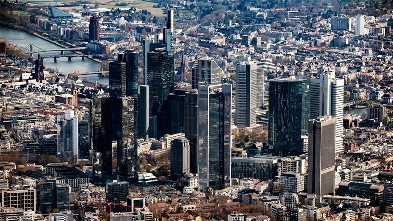 Cum-Cum: Finanzministerium sieht Schaden von 7,5 Milliarden Banken-Skyline in Frankfurt: Mit Cum-Cum-Deals verursachten Banken geschätzt einen Steuerschaden in Milliardenhöhe. (Symbolbild)