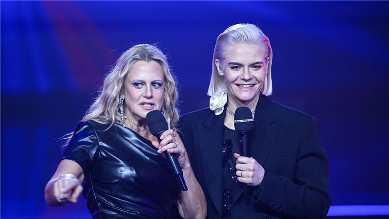 Deutschland schickt Sarah Engels zum ESC - Feuer inklusive Barbara Schöneberger und Hazel Brugger führten durch den Vorentscheid.