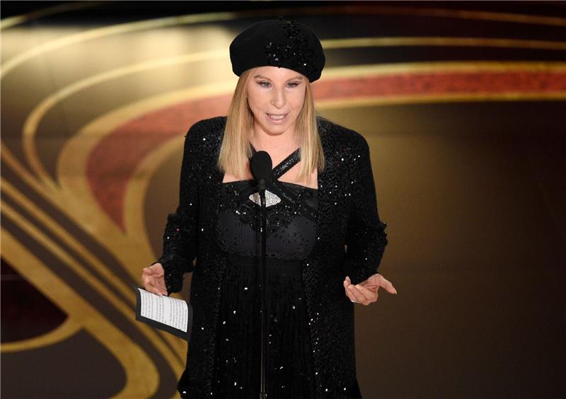 Streisand: Lovesong als Zeichen gegen Antisemitismus Barbra Streisand, US-Schauspielerin und Sängerin, wollte aufgrund ihrer jüdischen Vergangenheit eigentlich niemals deutschen Boden betreten.