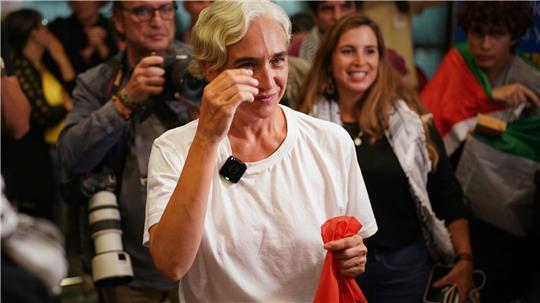 Barcelonas frühere Bürgermeisterin Ada Colau gehörte zu den mehr als 400 Menschen, die in Gewahrsam genommen wurden. 