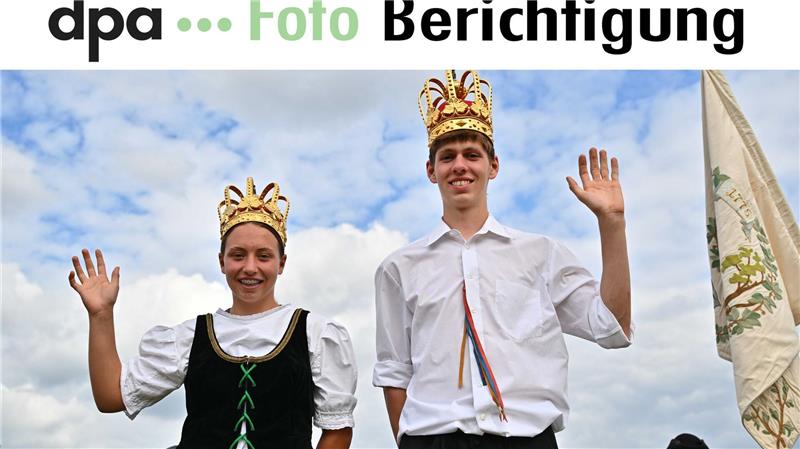 Barfuß übers Stoppelfeld.