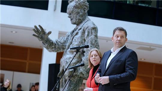 Bas und Klingbeil sehen gerade nicht die Zeit für Rücktritte. 