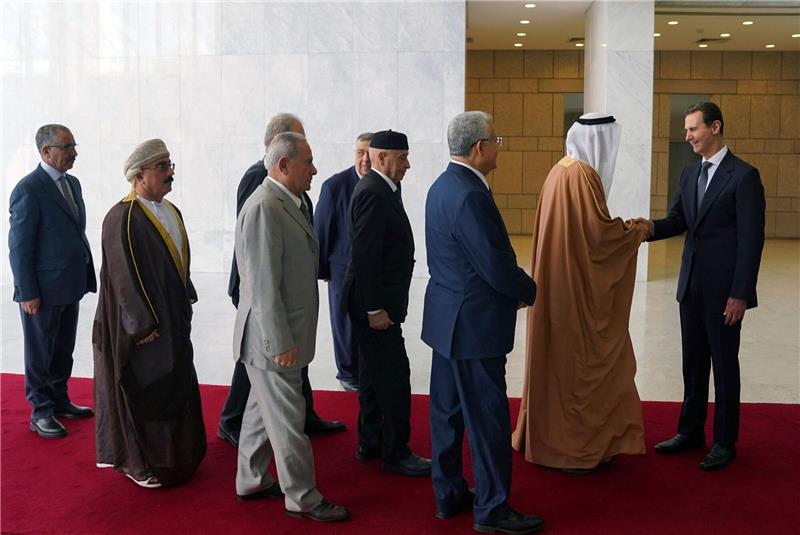 Baschar al-Assad (r), Präsident von Syrien, empfängt eine Delegation verschiedener arabischer Parlamente.