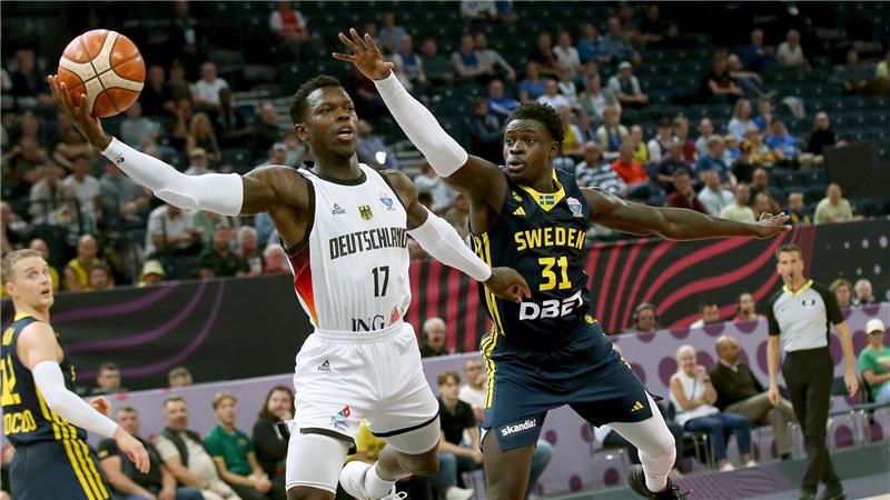 Basketball-EM in Finnland: Dennis Schröder in Aktion im Spiel gegen Schweden.
