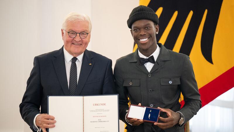 Basketball-Weltmeister Schröder erwartet die nächste große Ehre.