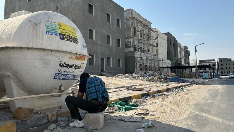 Hitze in Kuwait: Wenn das Leben draußen verschwindet Bauarbeiten laufen illegal teils auch tagsüber.