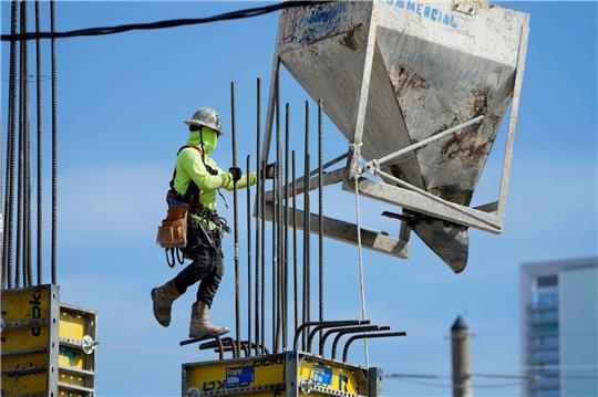 Bauarbeiter in Miami. Die Arbeitslosenquote in den USA sinkt weiter.