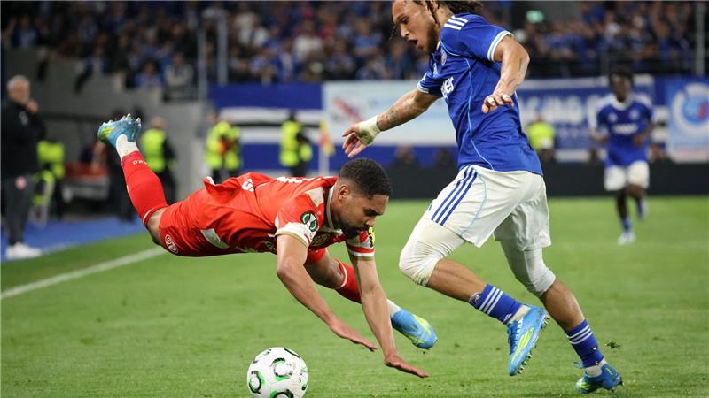 Bauchlandung für Phillipp Mwene in Straßburg.