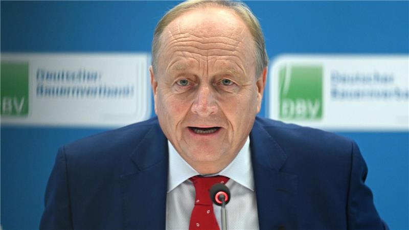 Bauern mit gedrückten Erwartungen für 2026 Bauernpräsident Rukwied fordert „frisches Geld“ für den Umbau von Ställen. (Archivbild)