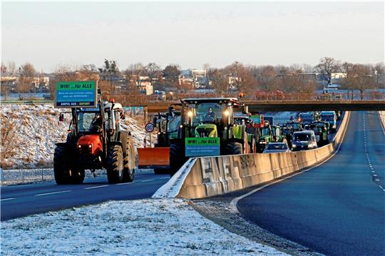 Bauernprotest am Montag an der Riechenberger Spange zwischen Goslar und Astfeld.  Foto: Epping