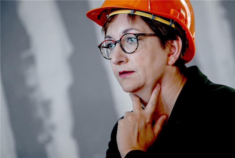 Bauministerin Klara Geywitz (SPD) bei einer Baustellenbesichtigung. Im Kanzleramt tagt heute der «Wohnungsbaugipfel».