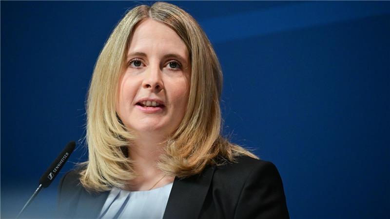 Bauministerin Verena Hubertz will Bauen leichter und billiger machen (Archivbild)