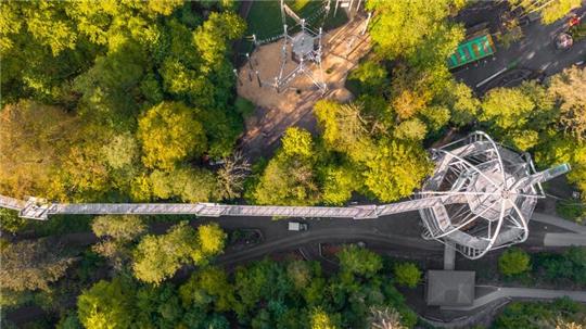 Baumwipfelpfad und Kletterpark aus der Vogelperspektive: Das Foto zeigt den Bereich des Kalten Tals, der touristisch noch weiter ausgebaut werden soll.