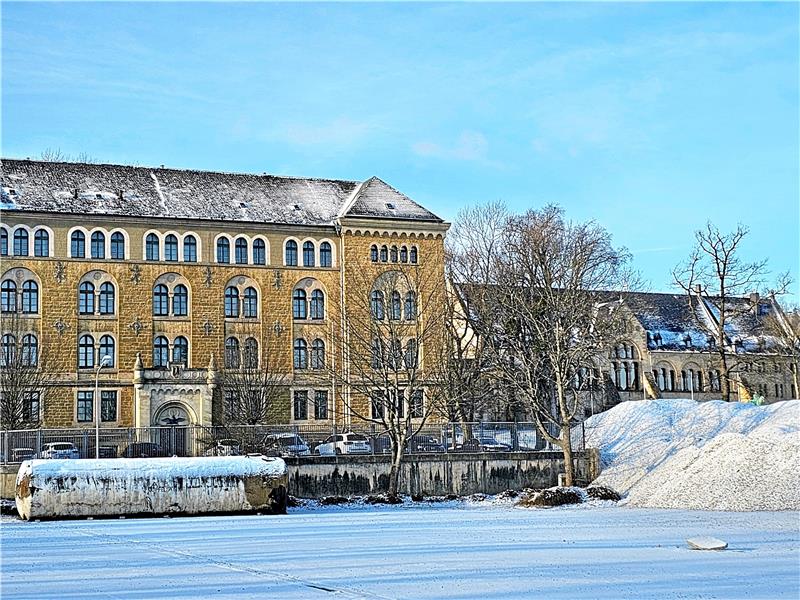 Bürgerentscheid: Duo fordert aktuelle Zahlen zur Stadthalle Baustelle Pfalzquartier: Nach dem Abriss der Bundesgrenzschutzhallen ruht das Baugeschehen. Aktuell ist dort die Archäologie am Zug. Foto: Sowa