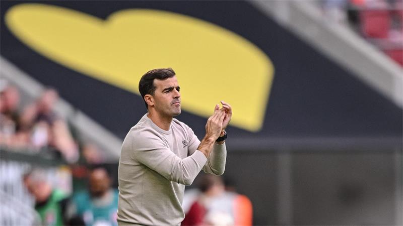 Remis gegen Leverkusen: Augsburg verliert Tabellenführung Bayer-Coach Carles Martinez sah den verdienten Ausgleich seiner Mannschaft.
