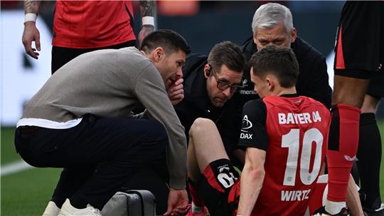 Bayer Leverkusens Mittelfeldstar Florian Wirtz hat sich im Bundesligaspiel gegen Werder Bremen verletzt.