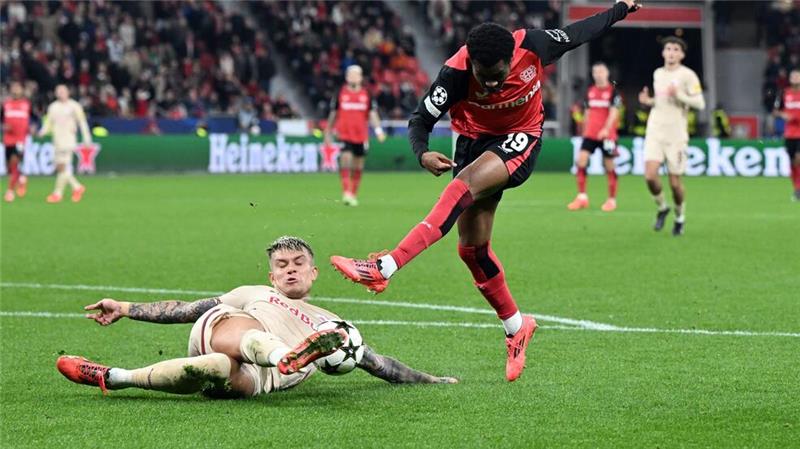 Bayer spielt mit viel Power.