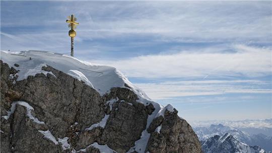 Bayerische Spezialitäten wird es aber weiterhin in allen Restaurants auf der Zugspitze geben. (Archivbild)