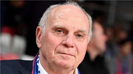 Bayern Münchens Ehrenpräsident Uli Hoeneß soll es nach einer kurzen Schrecksekunde gut gehen.