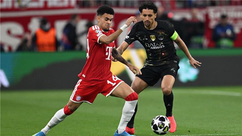 „Keine Killer“: Bayern-Traum vom Triple platzt nach Blitztor Bayern-Stürmer Diáz und PSG-Kapitän Marquinhos kämpfen um den Ball.