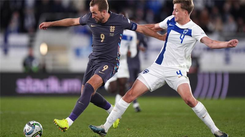 England zeigt Reaktion - Österreich deklassiert Haaland-Elf Bayern-Stürmer Harry Kane (l) siegt mit England in Helsinki.