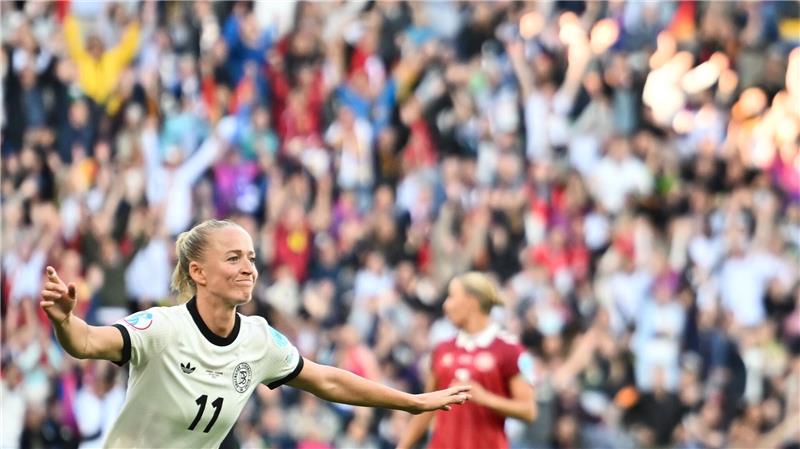Schüller will keine Popp sein: DFB-Torjägerin gefordert Bayern-Stürmerin Lea Schüller hat im Nationaltrikot eine Top-Torquote.