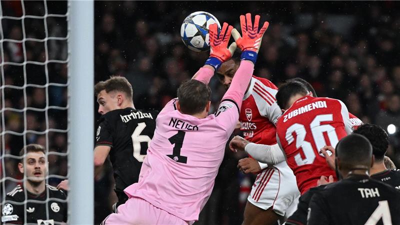 Gebrauchter Bayern-Abend: Neuer-Fehler und erste Niederlage Bayern-Torwart Manuel Neuer kann den Rückstand nicht verhindern.