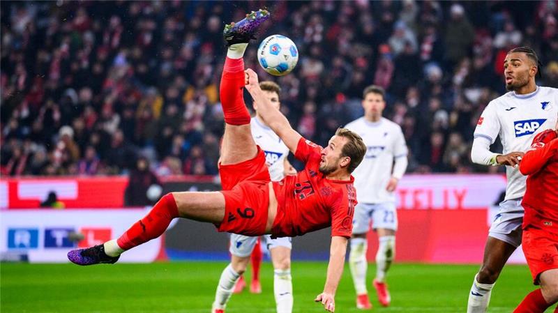 Doppelpacker Sané zündet bei Bayerns Torfest Bayern jubelt über eine Tor-Gala.