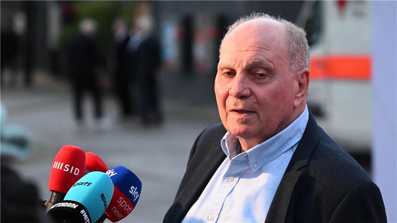 Wirtz-Vater: Liverpool-Coach Slot hat Hoeneß ausgestochen Bayerns Ehrenpräsident Uli Hoeneß war enttäuscht über die Absage von Florian Wirtz.