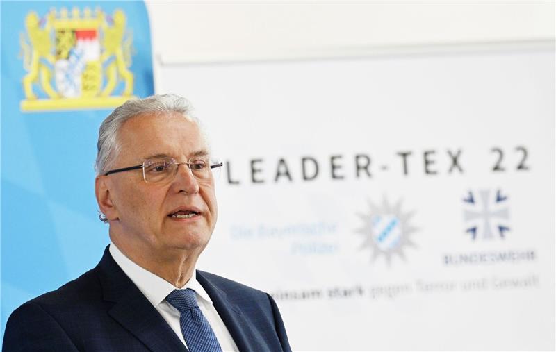 Herrmann: Faesers Asylpolitik ist „dreist und rücksichtslos” Bayerns Innenminister Joachim Herrmann kritisiert die Migrationspolitik des Bundes.
