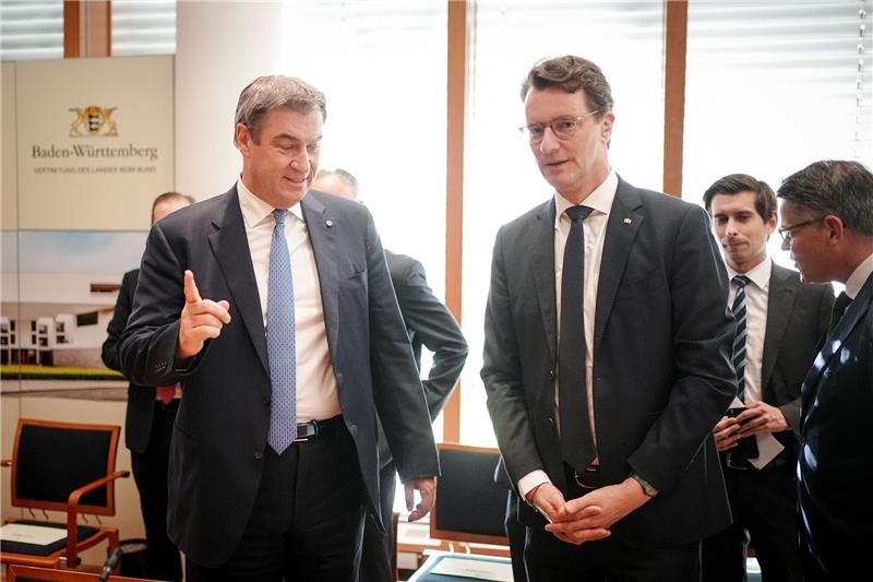 Söder und Wüst in Union mit aussichtsreichster Kanzlerchance Bayerns Ministerpräsident Markus Söder (l.) und NRW-Ministerpräsident Hendrik Wüst.