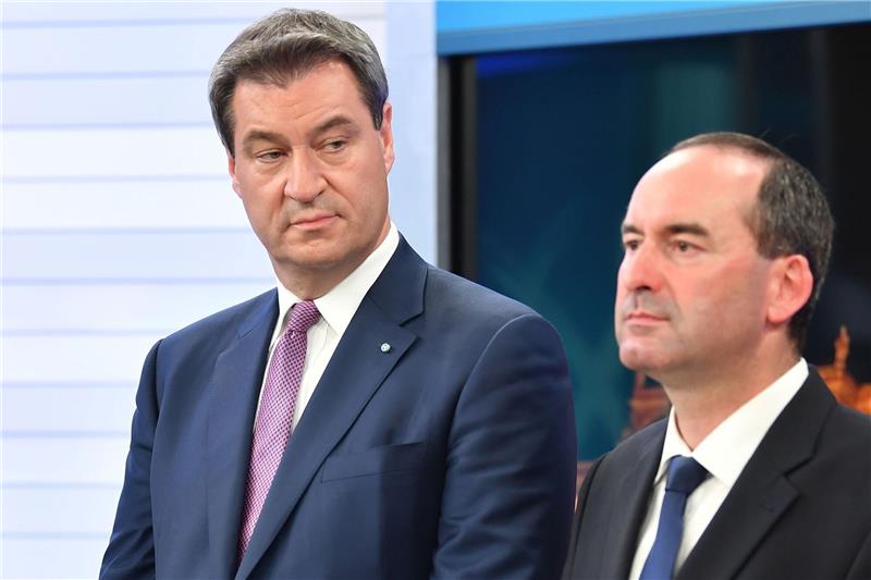 GMS-Umfrage sieht CSU bei 36 und Freie Wähler bei 17 Prozent Bayerns Ministerpräsident Markus Söder und sein Vize Hubert Aiwanger.