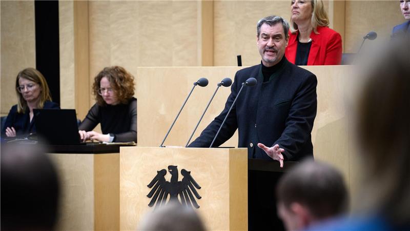 Grundgesetzänderung für Finanzpaket steht Bayerns Ministerpräsident Söder fordert Strukturreformen.