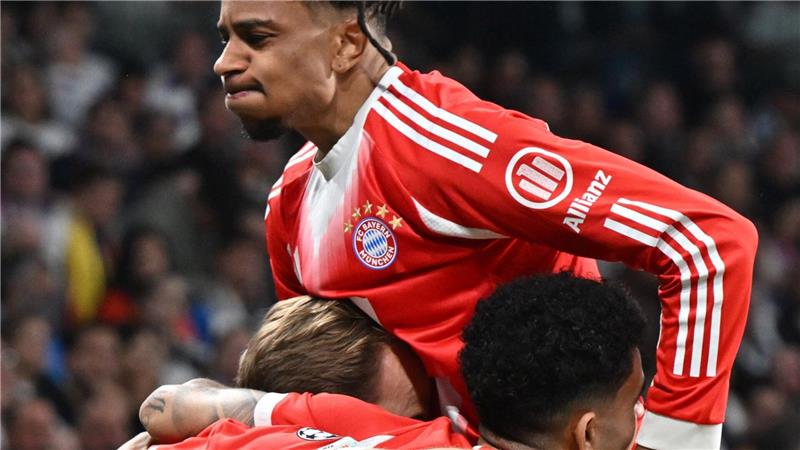 Bayerns Trumpf: Der 100-Tore-Sturm mit Harry Kane (l), Luis Díaz (r) und Michael Olise (oben) vereint beim Jubel. (Archivbild)