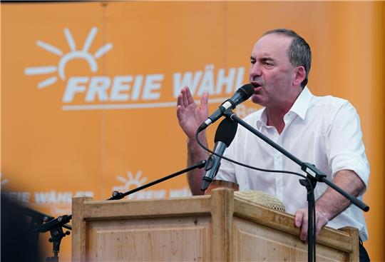 Bayerns Vize-Ministerpräsident Hubert Aiwanger sah sich mit Vorwürfen wegen eines antisemitischen Flugblatts konfrontiert.