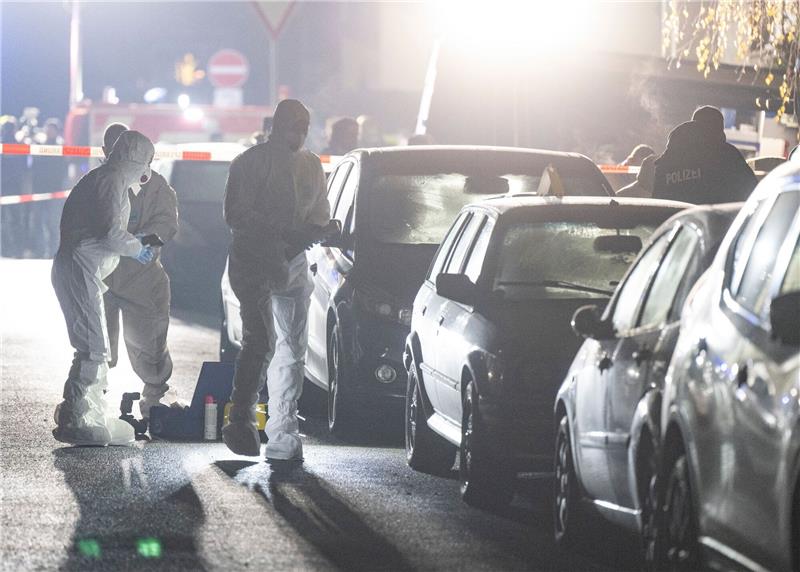 Tödliche Schüsse in Frankfurt - Staatsanwaltschaft ermittelt Beamte der Spurensicherung im Einsatz.