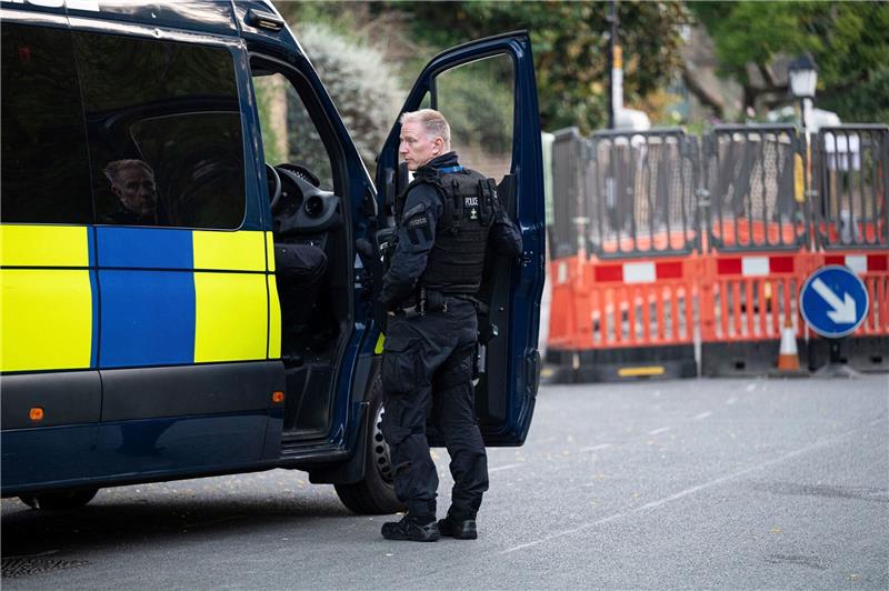 Beamte konnten den 21-Jährigen demnach im Londoner Stadtteil Chiswick ergreifen, wie die Metropolitan Police mitteilte.