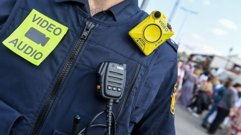 Terrorgefahr: Schärfere Kontrollen auf Wiesn Beamte sind mit Bodycams unterwegs. (Archivbild)