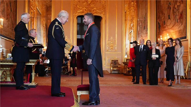 König ehrt Beckham im Schloss: Erhebt Euch, Sir David! Beckham gilt als großer Verehrer des Königshauses.
