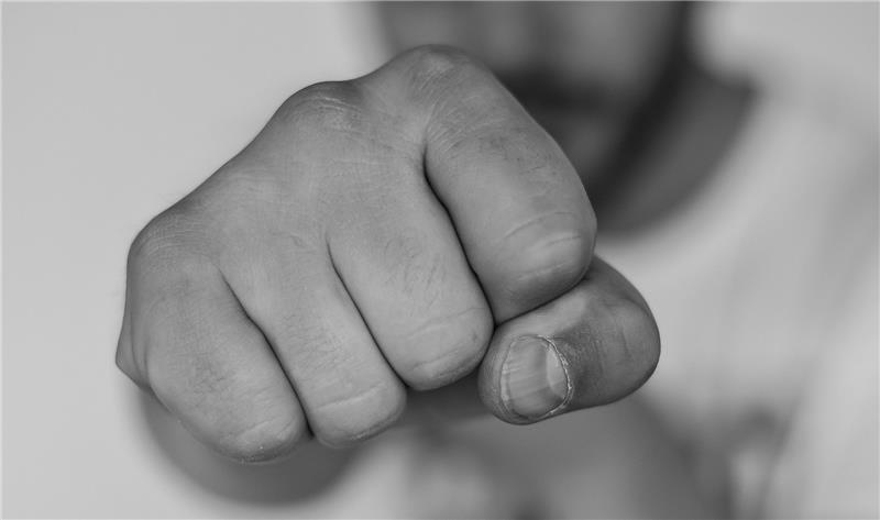 21-Jähriger beleidigt und schlägt: Zwei Wochen Dauerarrest Bedroht, beleidigt, geschlagen: 21-Jähriger erhält zwei Wochen Dauerarrest. Symbolfoto: Pixabay
