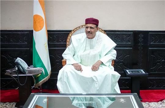 Befindet sich aktuell in den Händen der Putschisten: Mohamed Bazoum, Staatspräsident der Republik Niger.