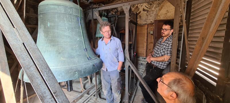 Die Glocken von St. Jakobi sollen wieder Teil des Stadtklangs sein Begegnung im Glockenstuhl (v.li.): Michael Plitzner, Denis Spiess und Günter Piegsa.